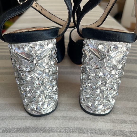 NWOT MARCIANO “LEENA” BEJEWELED CHUNKY HEEL. Sz 5M. Black satin/silver heel. - Picture 3 of 10